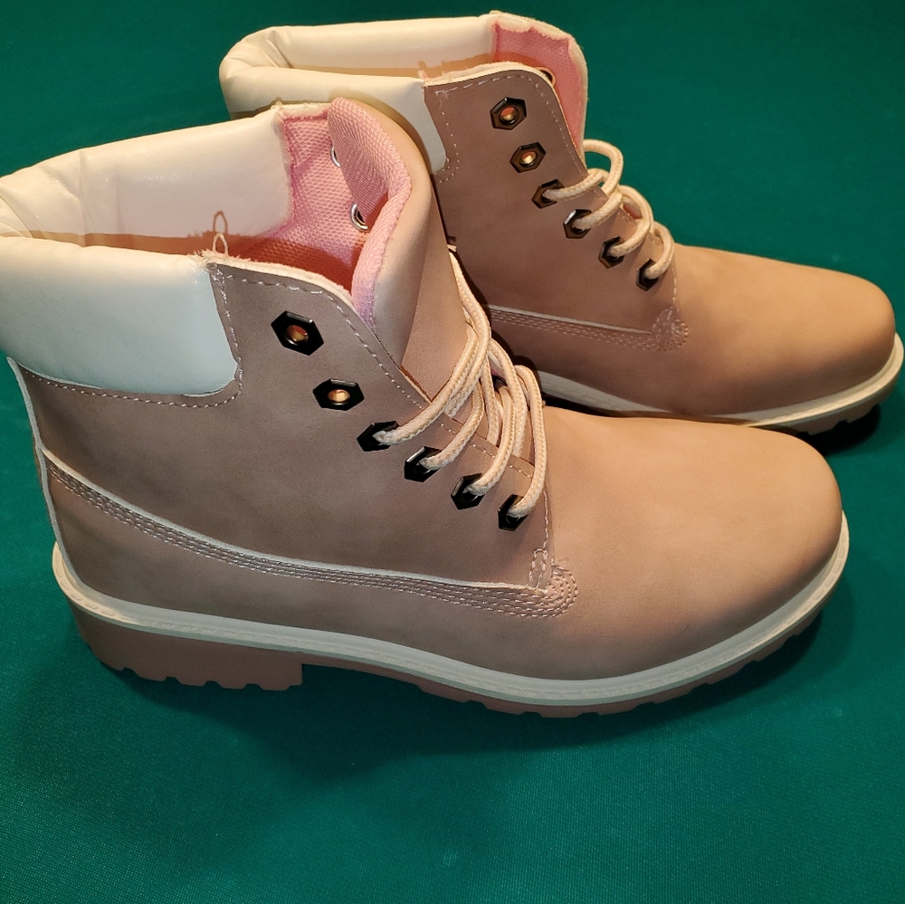 Light Pink Ankle Boots sz 8 NWT